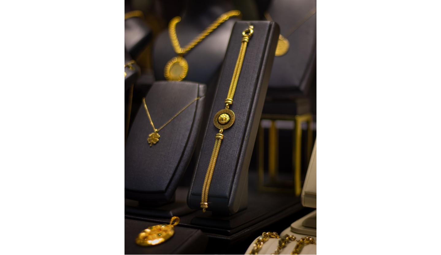 Elegant Gold Necklace & Bracelet Set